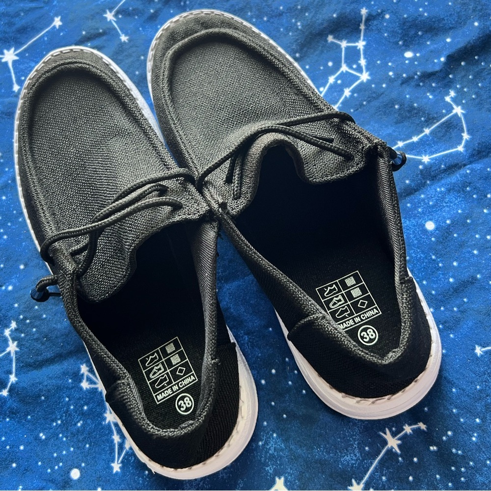 NWOT SHEIN Black & White Canvas Slip Ons - Picture 1 of 3